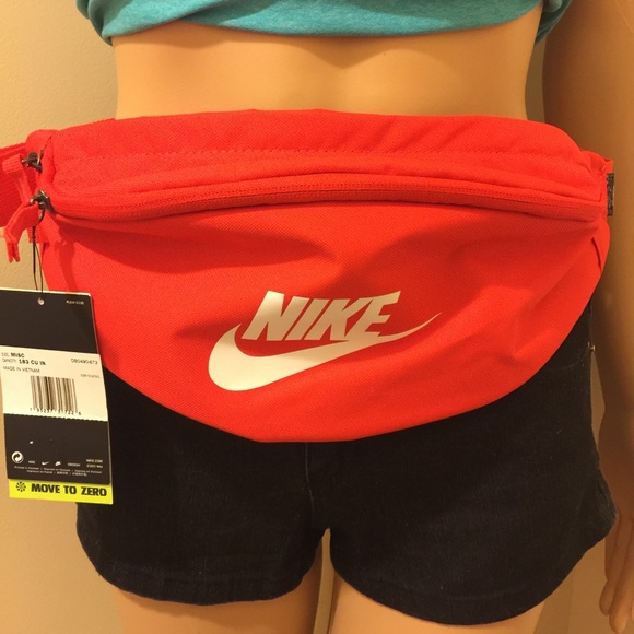 Nike Handbags - ❤️❤️❤️New Nike Red belt/fanny pack bag❤️❤️❤️